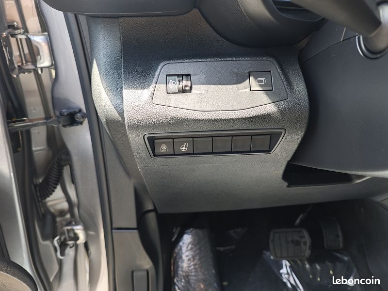 Citroën Berlingo III 1.5 BLUEHDI 130 EAT8 PLUS N1 (image 10)