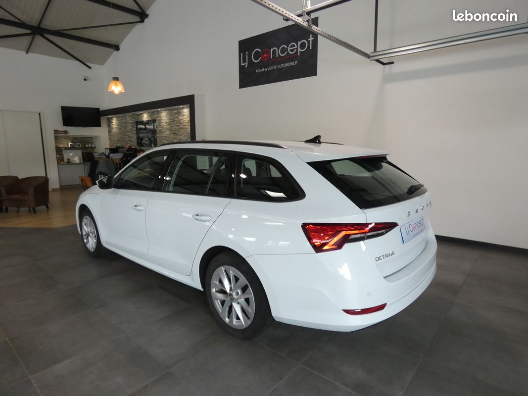 Skoda Octavia IV Combi 2.0 TDI 150 ch Ambition DSG7 - 1°Main - Origine France - Suivi Complet Skoda - 40'860 km - TVA - Apple Carplay - Volant chauffant - Virtual Cockpit (image 3)