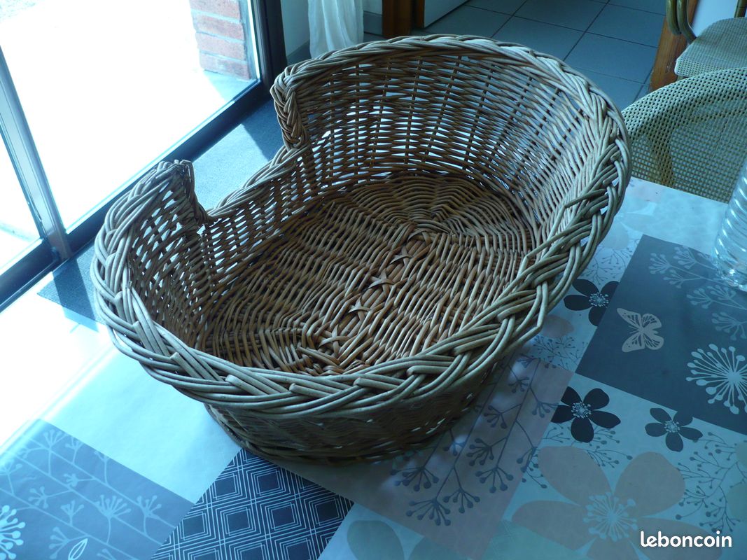 Lit / panier pour animaux en rotin (image 1)