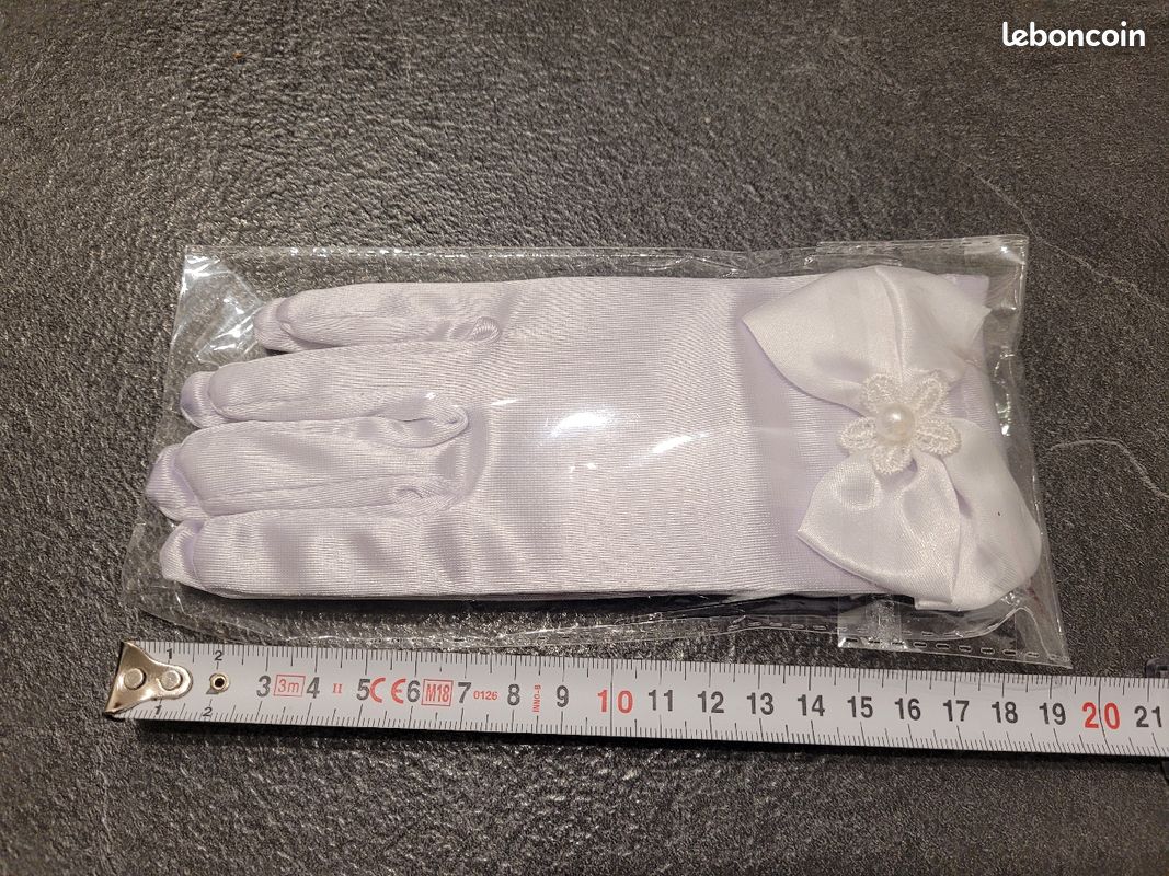 Gants de cérémonie pour enfant (image 1)