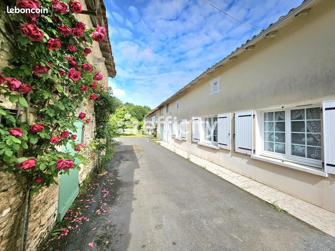 Maison 6 pièces 140 m² · à Champniers · 140 m² · 80 000 €