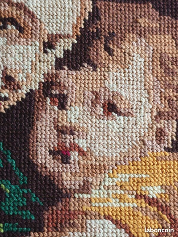 Encadrement Canevas Vintage Vierge à l'Enfant – Broderie Ancienne Fait Main – Cadre en Bois Classique – Tapisserie Religieuse (image 4)