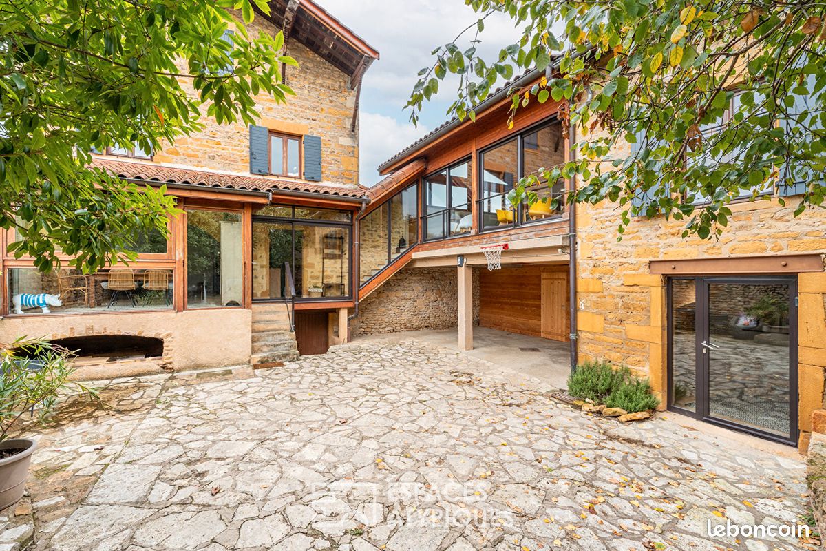 Maison 7 pièces 216 m² · à Bagnols · 216 m² · 550 000 €