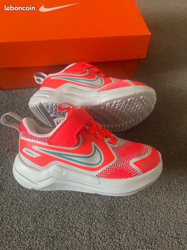 Basket Nike running neuve taille 19,5 Chaussures