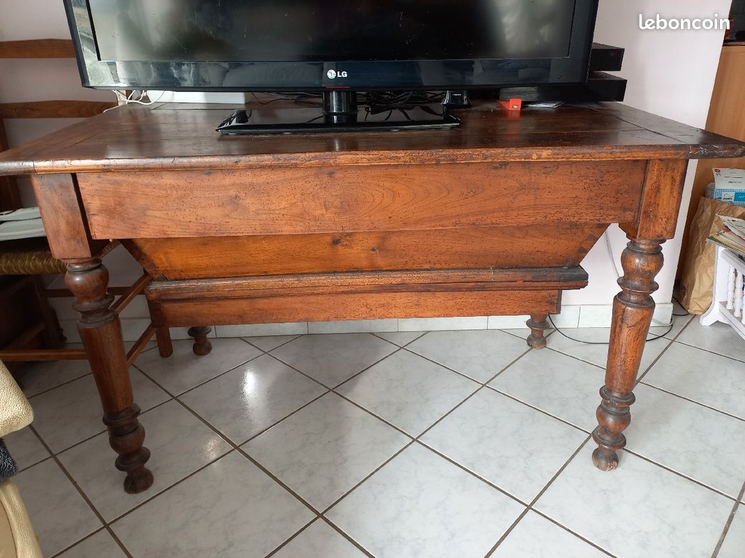Pétrin bon état avec tiroir pas d envoie remis en mzin propre (image 1)