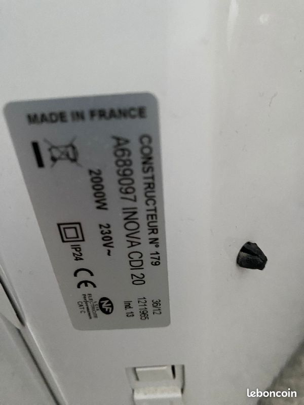 Radiateur Airelec Inova 2000w 116x60x10 
Avec support mural épaisseur 4cm (image 2)
