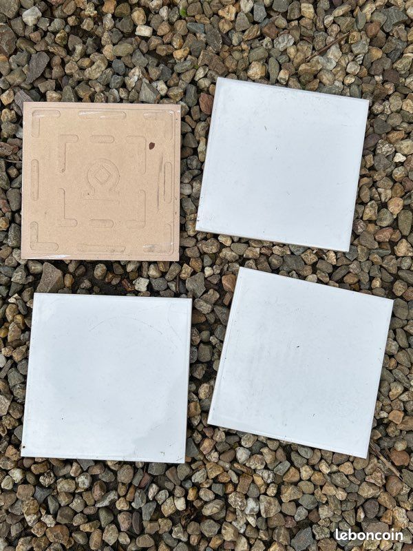 12 carreaux de carrelage blancs 15x15 neuf (image 1)