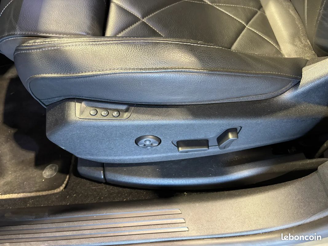 DS DS 7 E-TENSE 225ch Bastille - Origine France / CarPlay / Suivi complet / Caméra 360° / Hayon électrique et main libre / Keyless Go / Gris Laqué / Pack Drive Assist (image 46)