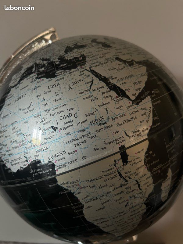 Globe terrestre lumineux (image 3)