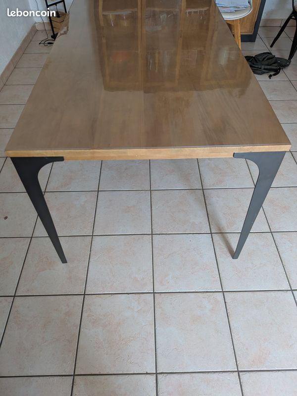Table à manger Maisons du Monde "Metropolis" - Bois massif et métal (image 2)