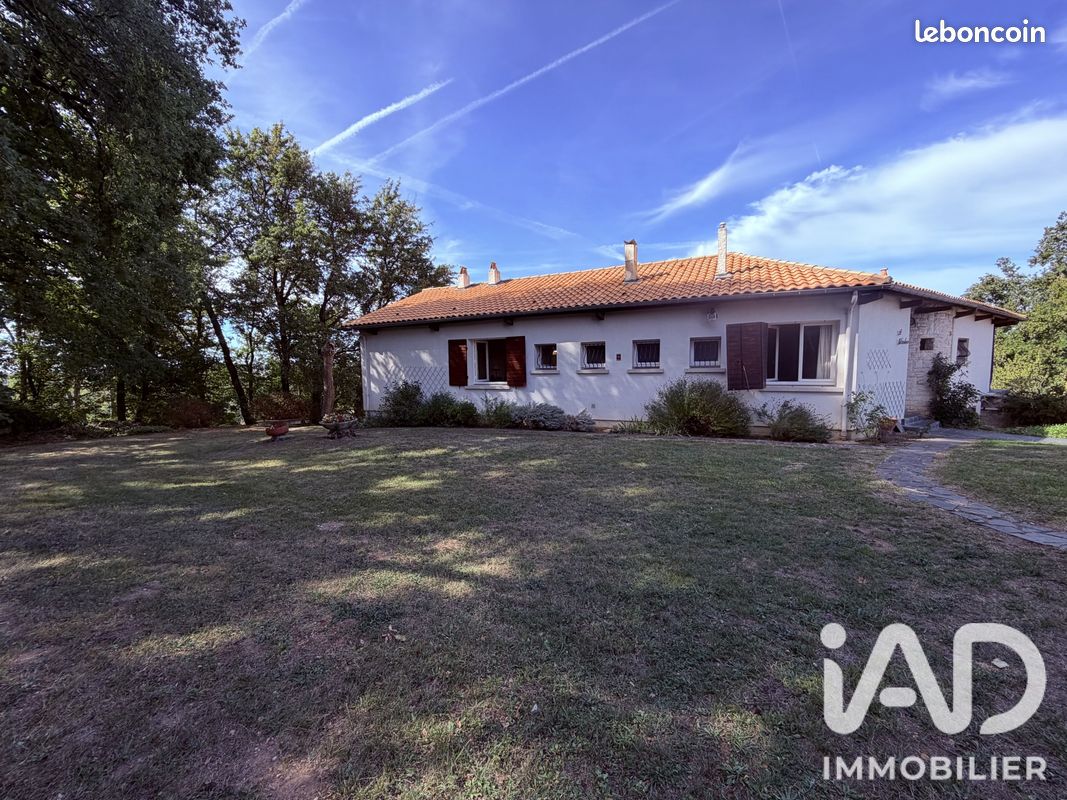 Maison 8 pièces 173 m² · à Smarves · 173 m² · 282 000 €