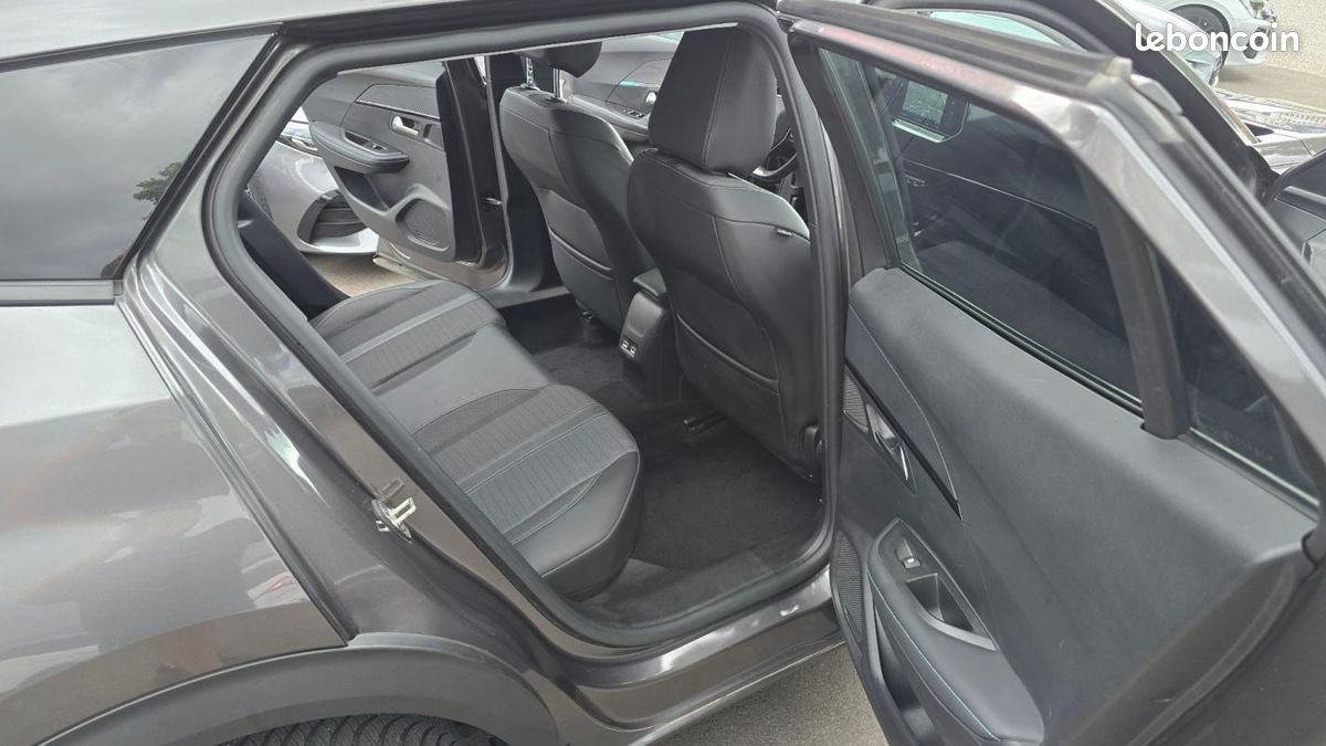 Peugeot 2008 Allure Pack (image 24)
