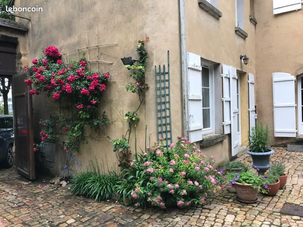 Loue petite maison de ville - grand prix de France