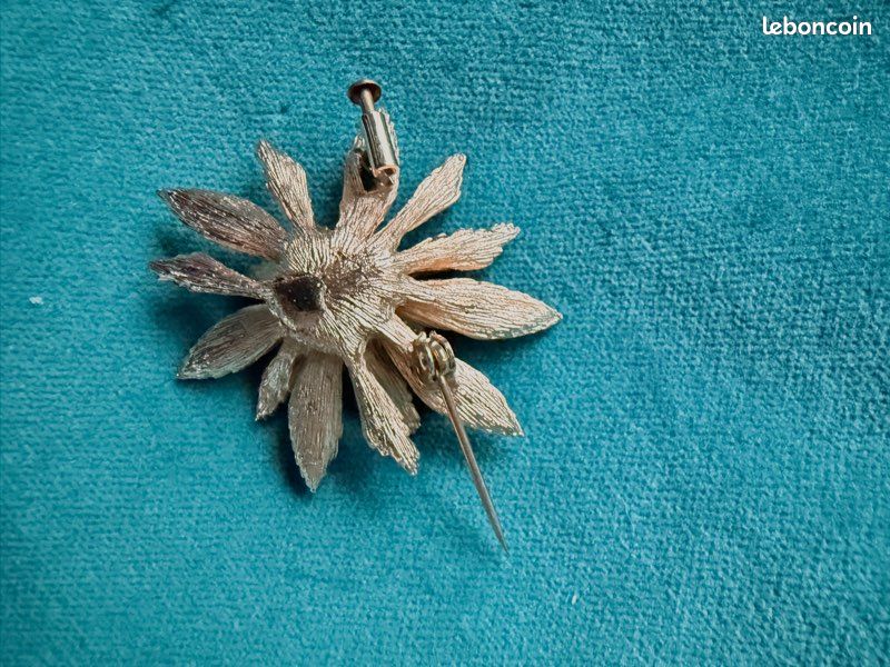 Broche Vintage Fleur Avec Perle En Plaqué Or - Occasion Bon état, Style Rétro