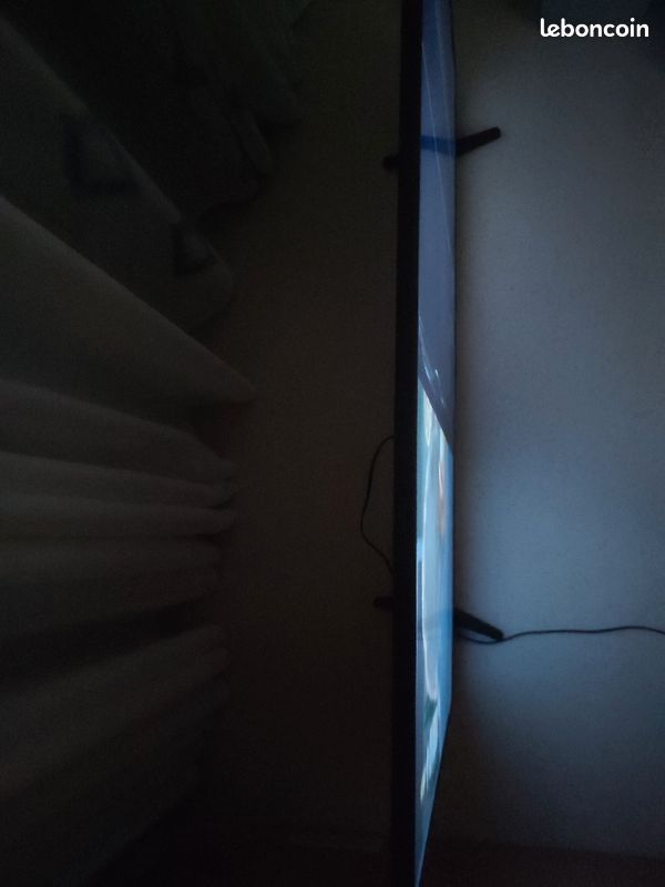 Smart TV Samsung 139 centimètres 55 pouces Écran cassé acheté 500 4k (image 3)