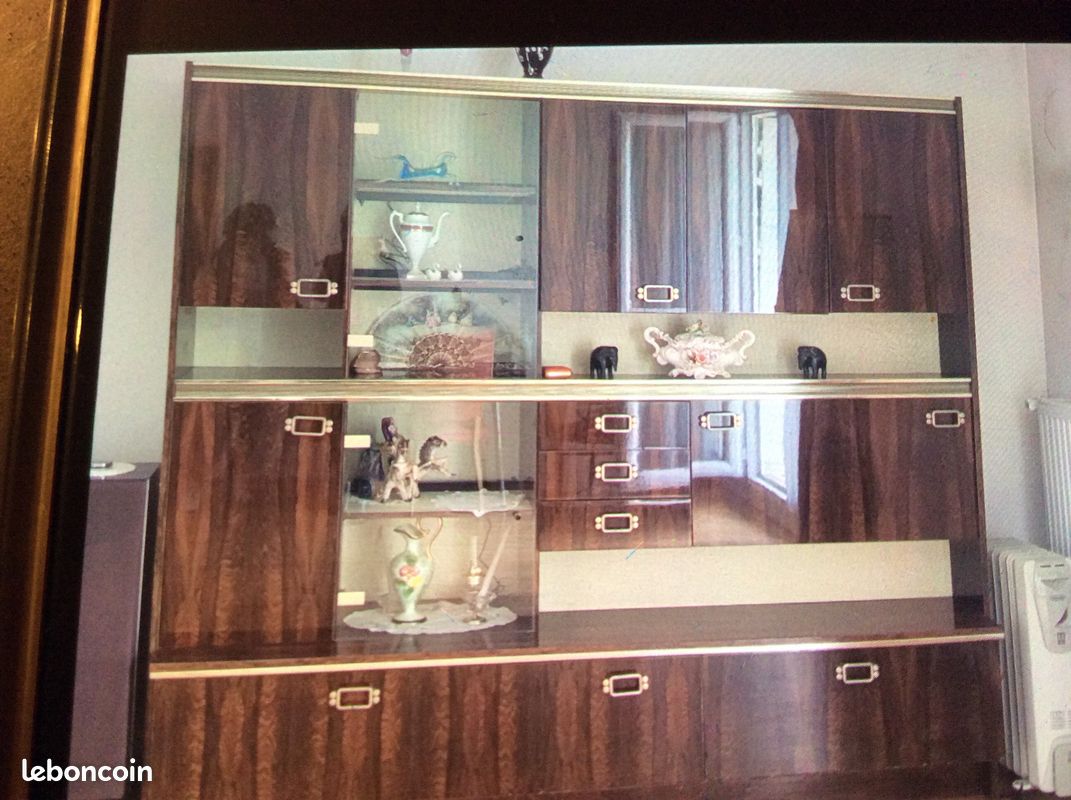 Living (image 2)