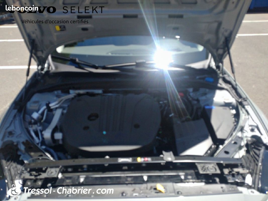 VOLVO V60 Micro hybride essence B4 197 ch DCT7 Ultra Style Dark (image 19)