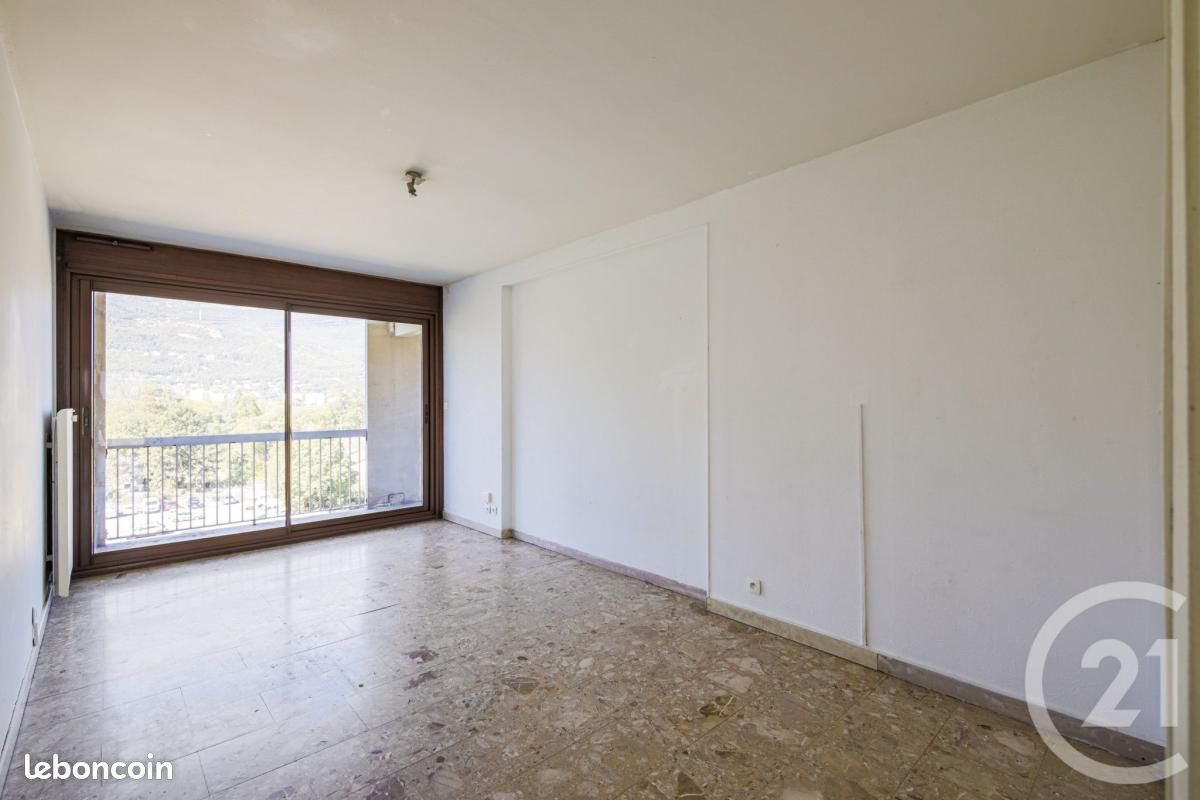 Appartement 4 pièces 93 m² · à Grenoble · 93 m² · 135 000 €