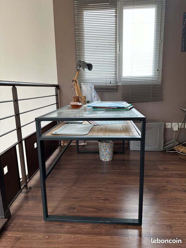 Bureau (image 1)