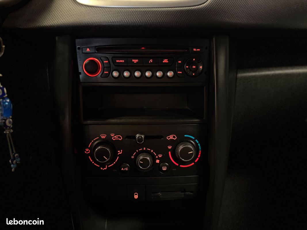 PEUGEOT 207 1.4 VTI 95 ACTIVE / CLIMATISATION / EMBRAYAGE NEUf (image 8)