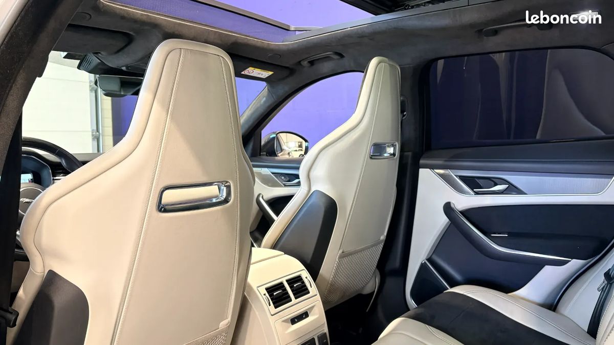 Jaguar F-Pace SVR 5.0 550ch 4x4 - Rare Phase 2 - Toit ouvrant - Son Meridian - Sièges AV/AR et volant chauffants (image 31)