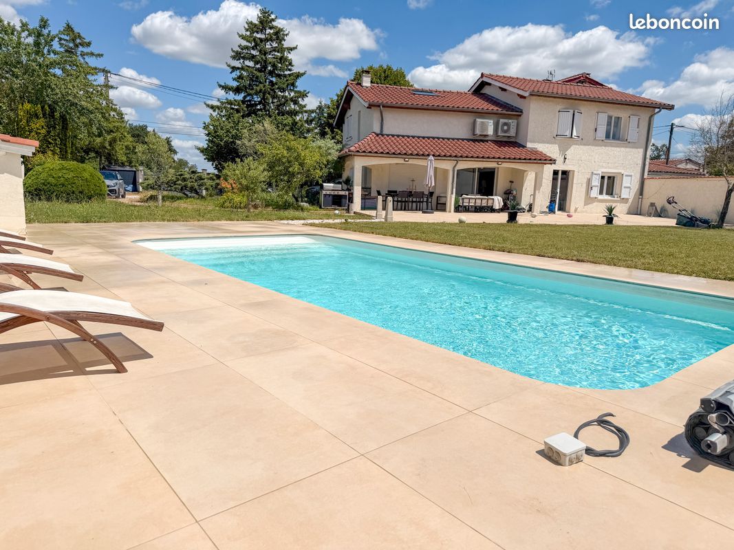 Maison 6 pièces 180 m² · à Saint-Bonnet-de-Mure · 180 m² · 669 000 €
