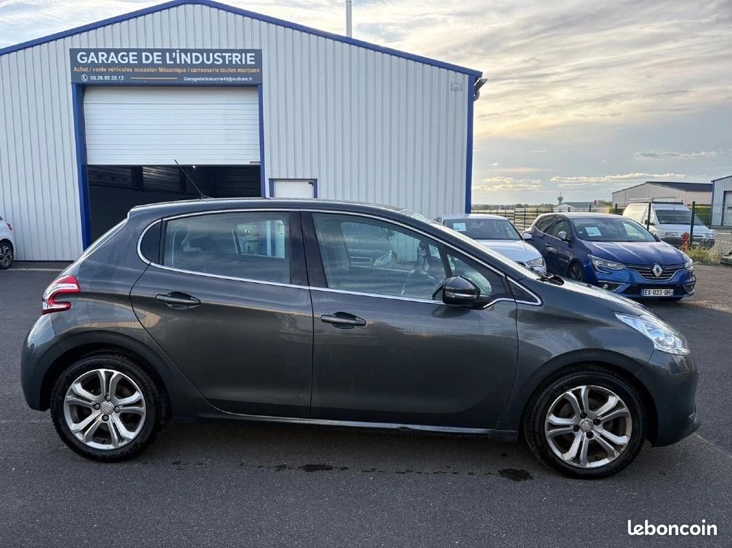 Peugeot 208 GENERATION-I 1.6 E-HDI 115 ALLURE (image 6)