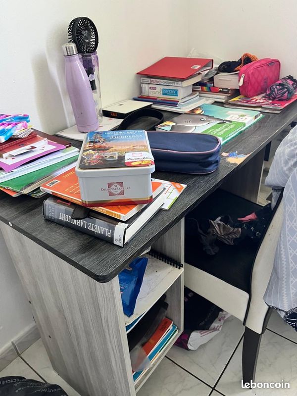 Bureau (image 1)