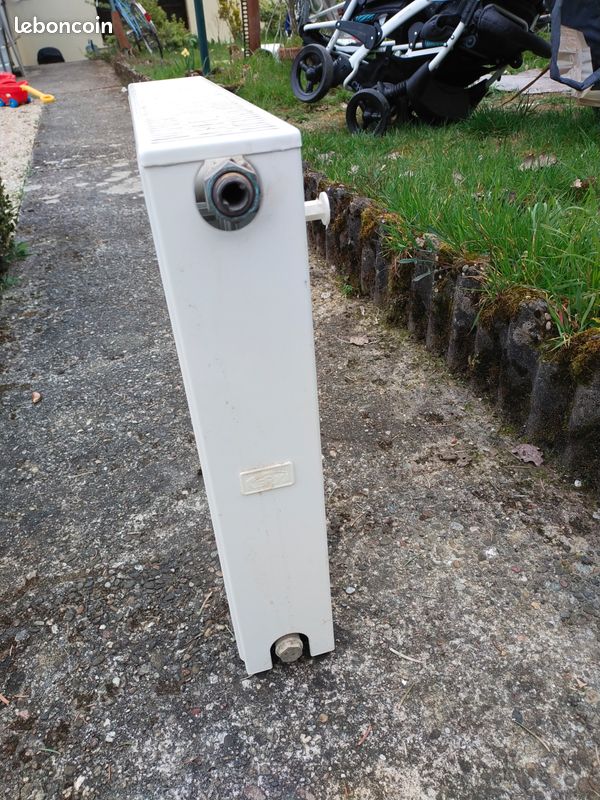 Radiateur à eau chaude horizontal en bon état a vendre (image 2)