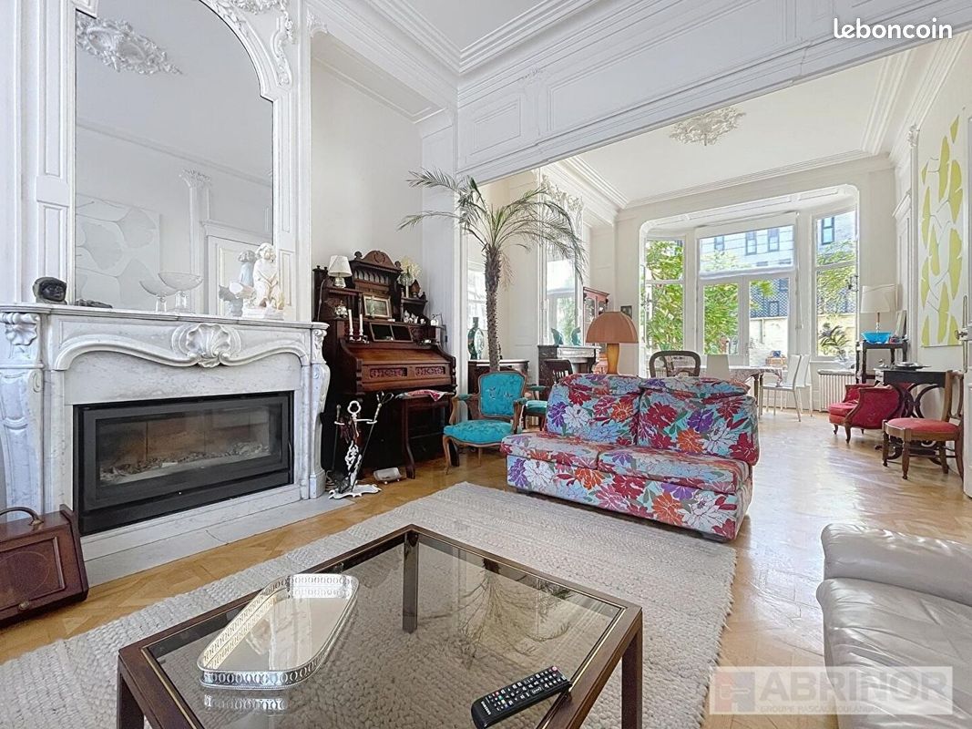 Maison 10 pièces 319 m² · à Lille · 319 m² · 700 000 €