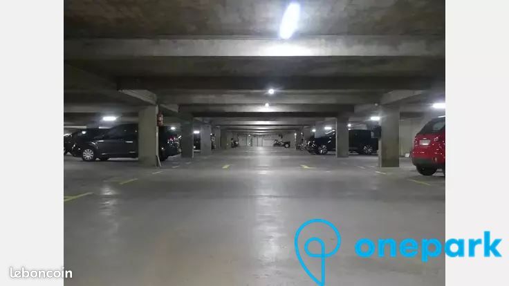 Parking/box 12 m² CRETEIL (image 3)