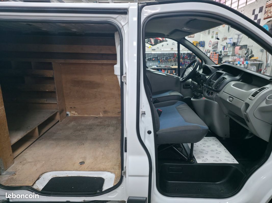 Renault trafic dci 115 cv 140 600 kms 3 places échelle galerie (image 5)