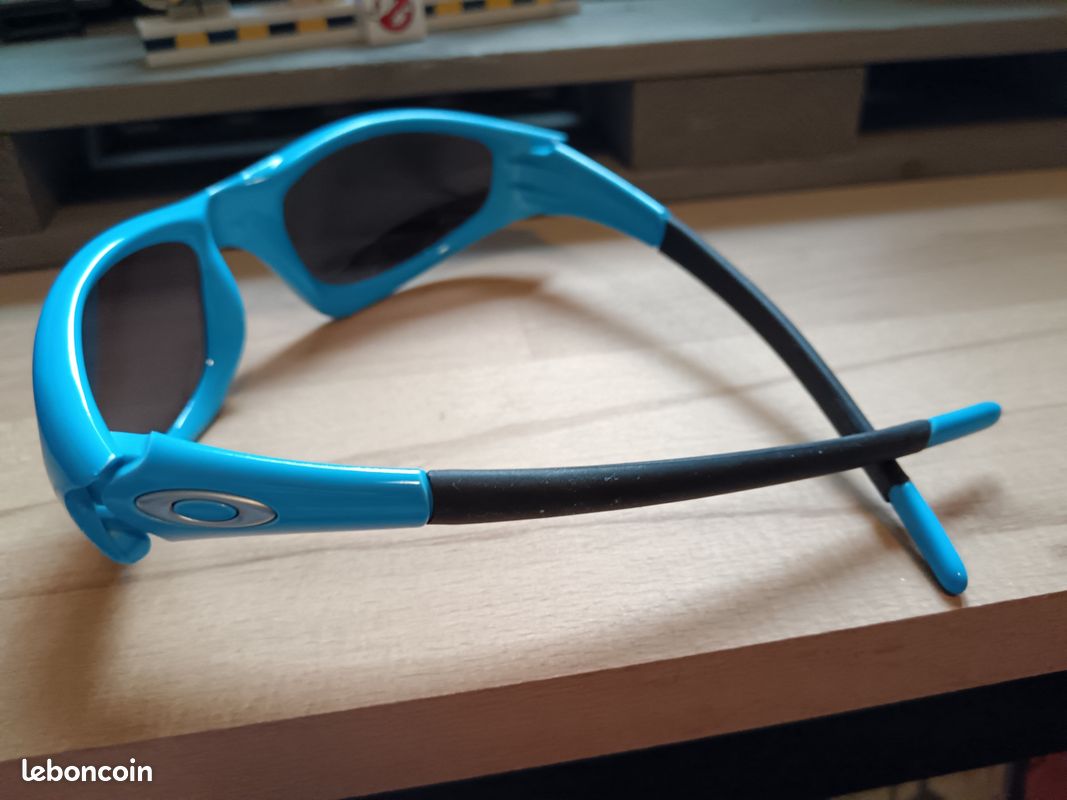 Lunette de Soleil Oakley Straight bleue (image 5)