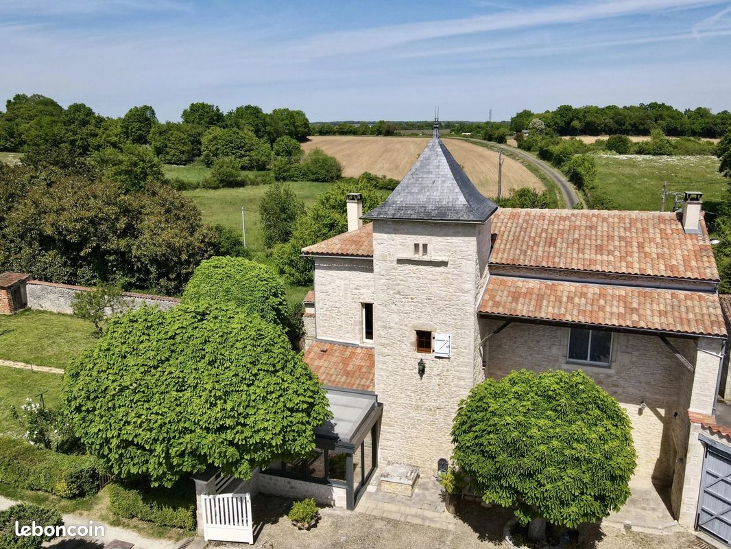 Maison 6 pièces 172 m² · à Ruffec · 172 m² · 371 329 €