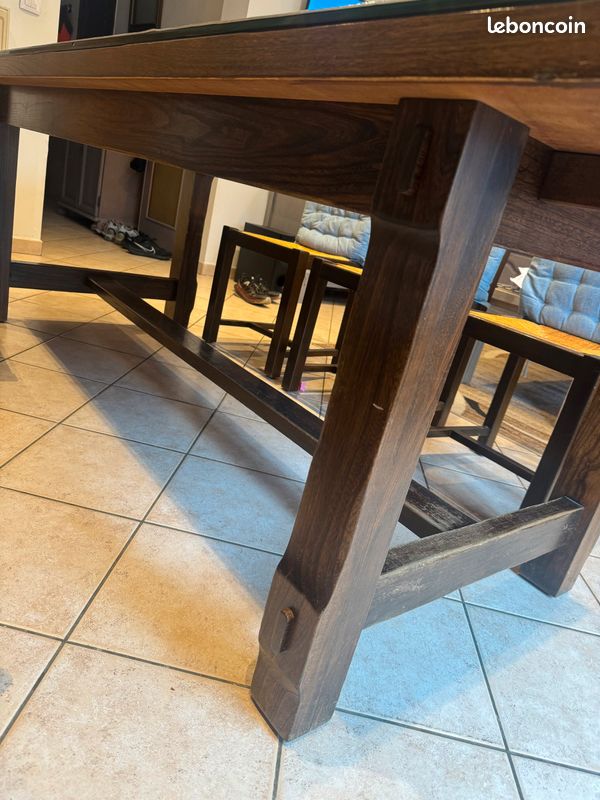 Table à manger en orme avec plateau en verre (image 1)