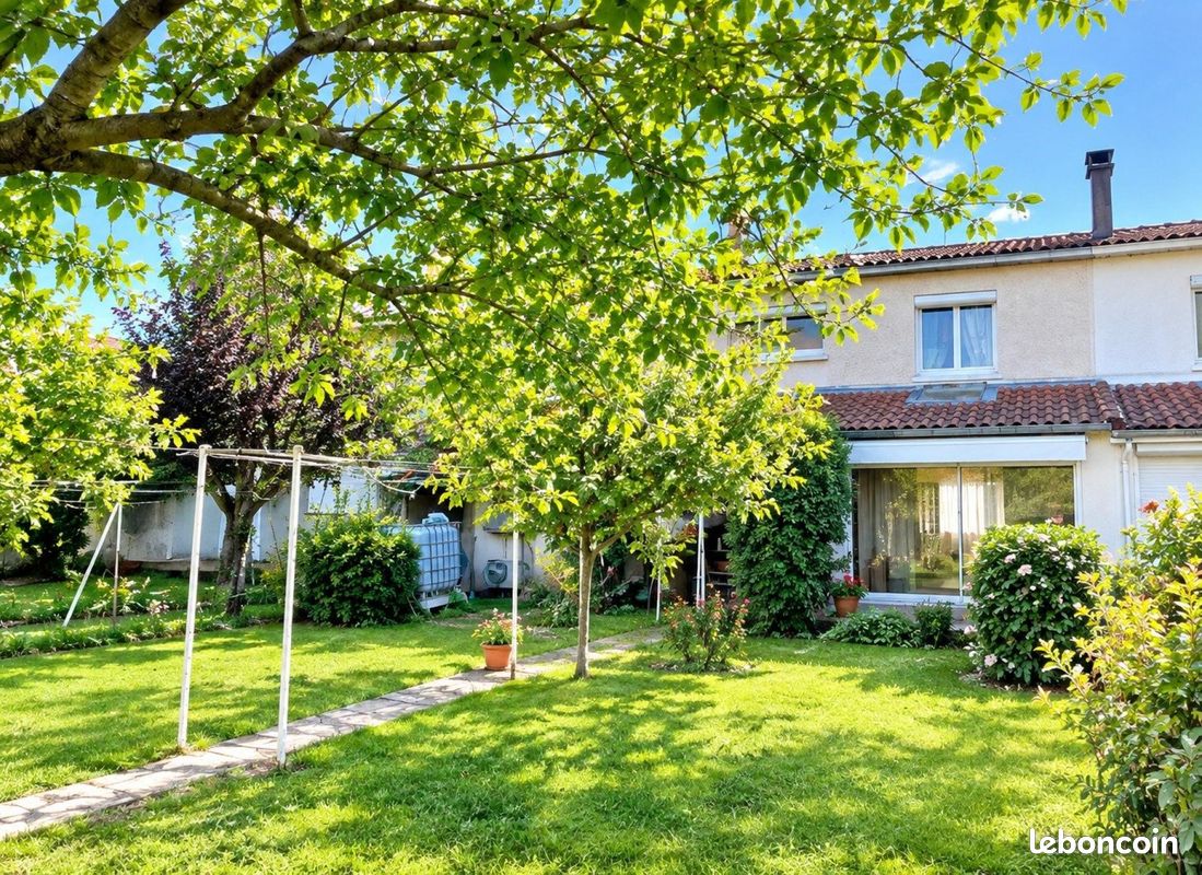 Maison 6 pièces 107 m² · à Aussillon · 107 m² · 110 000 €