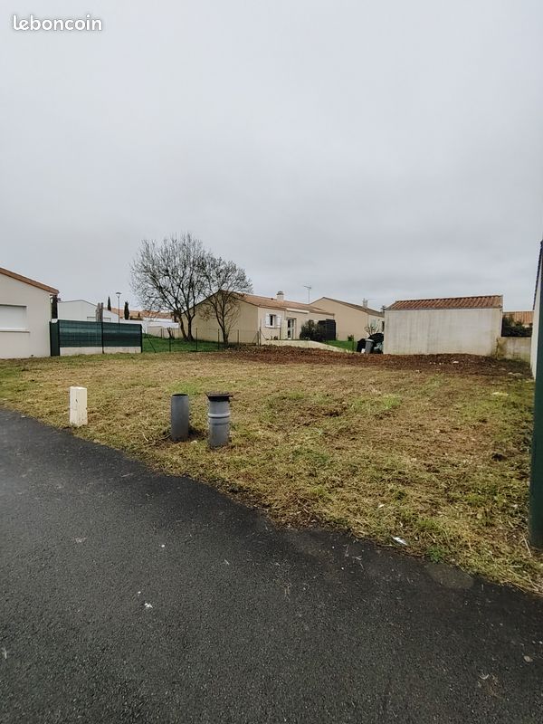 Terrain de 334m2 · à Longeville-sur-Mer · 80 000 €