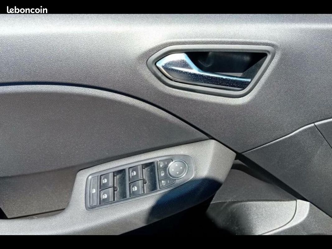 Renault Clio 1.6 E-Tech 145ch full hybrid Evolution (image 13)