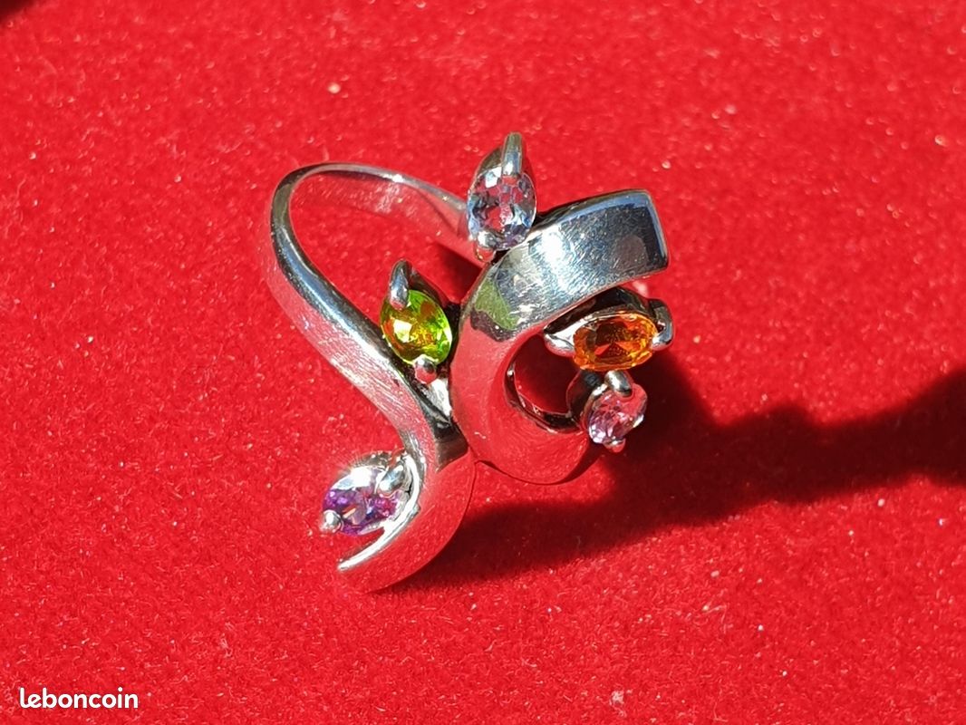 Bague Vintage Argent Massif Avec Pierres - Taille 55, Poinçons Ukraine - Occasion