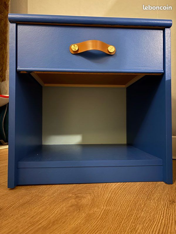 Table de nuit design (image 3)