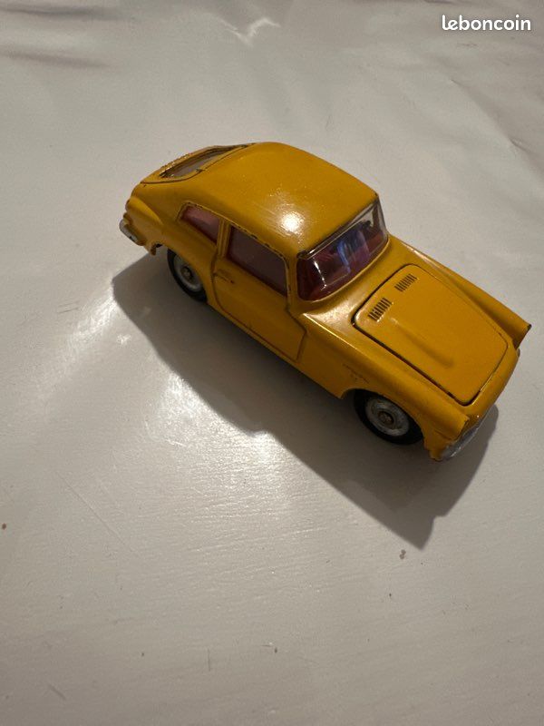 Dinky Toys 1:43 - 1 - Voiture miniature - Fiat 850 - réf. 509