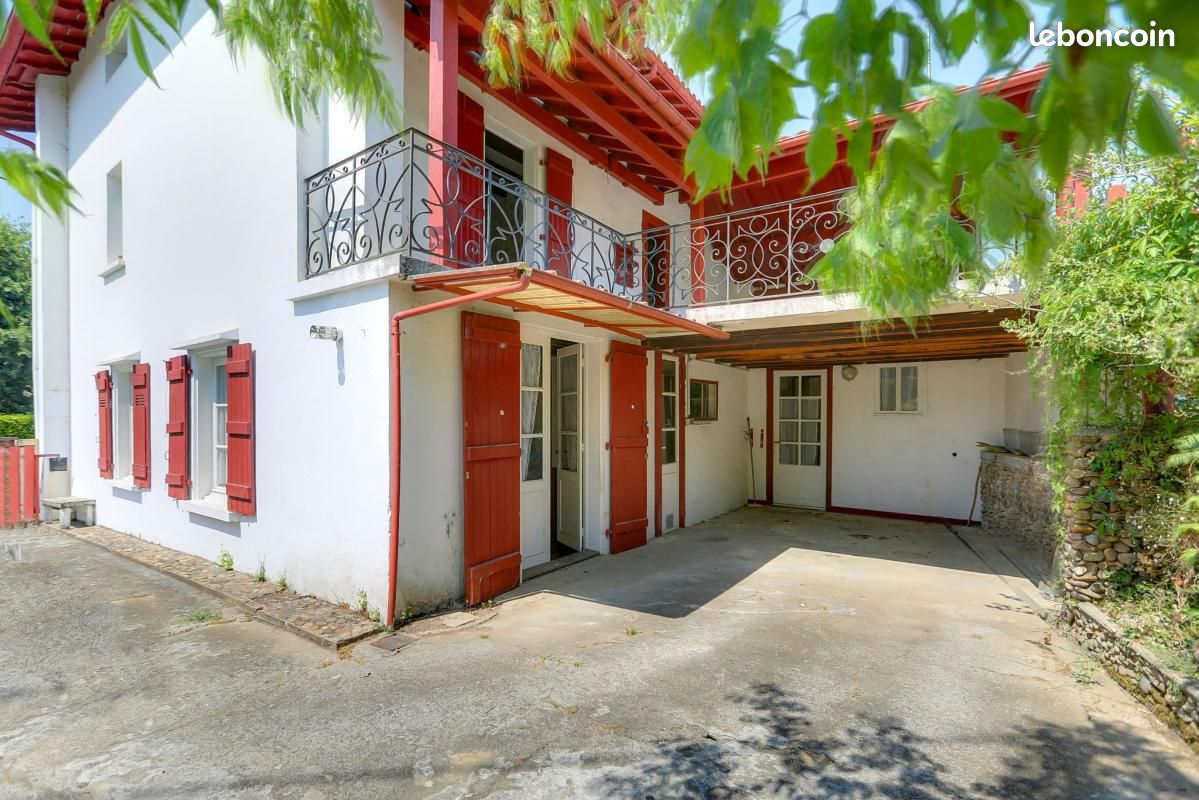 Maison 6 pièces 205 m² · à Ustaritz · 205 m² · 320 000 €