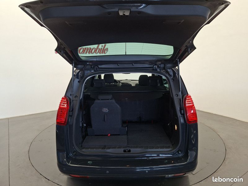 Peugeot 5008 1.6 hdi 112 ch Boite Auto Allure 7 places / GPS / toit pano / Radar AV et AR / (image 25)