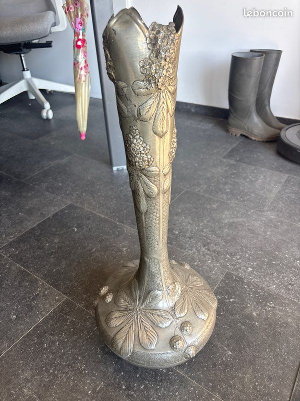 Grand Vase d'Apparat Art Nouveau en Étain – Signé A. VILLIEN – 60 cm (image 1)