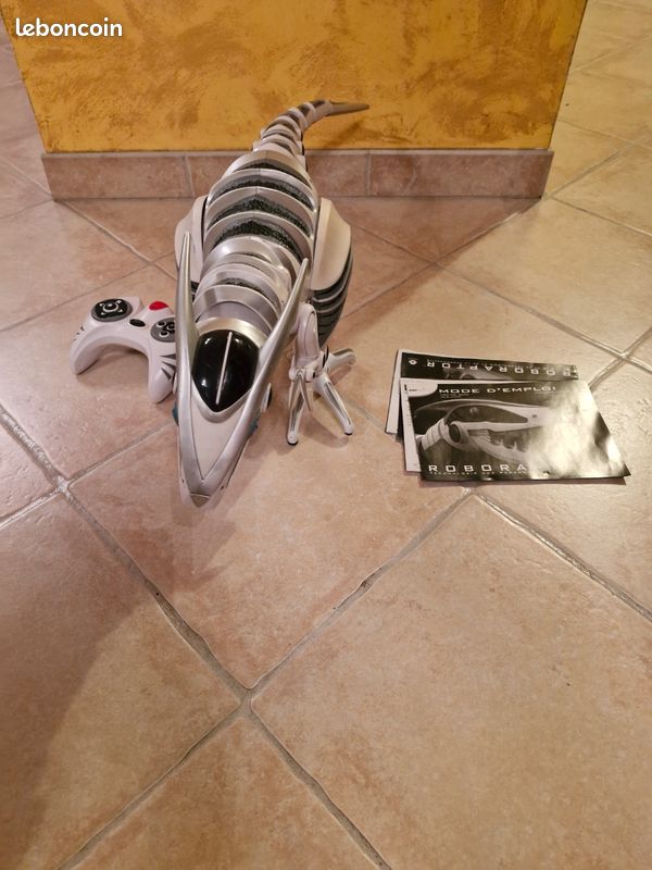 Robot (image 2)