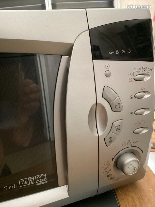 Vend micro ondes de marque L G grill 900 w (image 3)