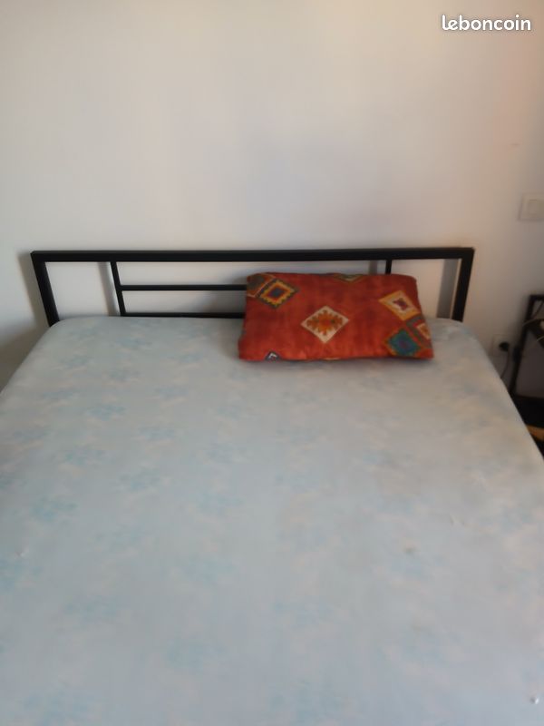Lit,sommier,matelas,table de nuit (image 1)