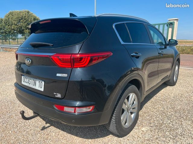 KIA Sportage III 1.7 CRDI 115 ACTIVE 2WD Année 2016, Kilométrage 172 000 km, Boîte de vitesse Manuelle : Bv6, Énergie : Diesel, Bon état général, Révisé, Prêt à partir au prix de 9 990 Beau SUV (image 3)