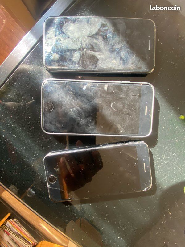 LOT 3 TELEPHONES Apple Iphone 7 32Go * Bloque Icloud