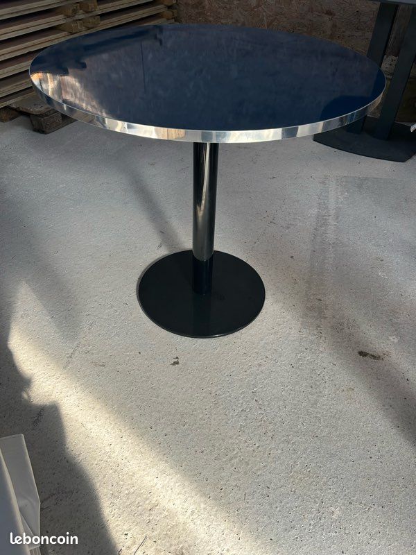 Table extérieur (image 2)